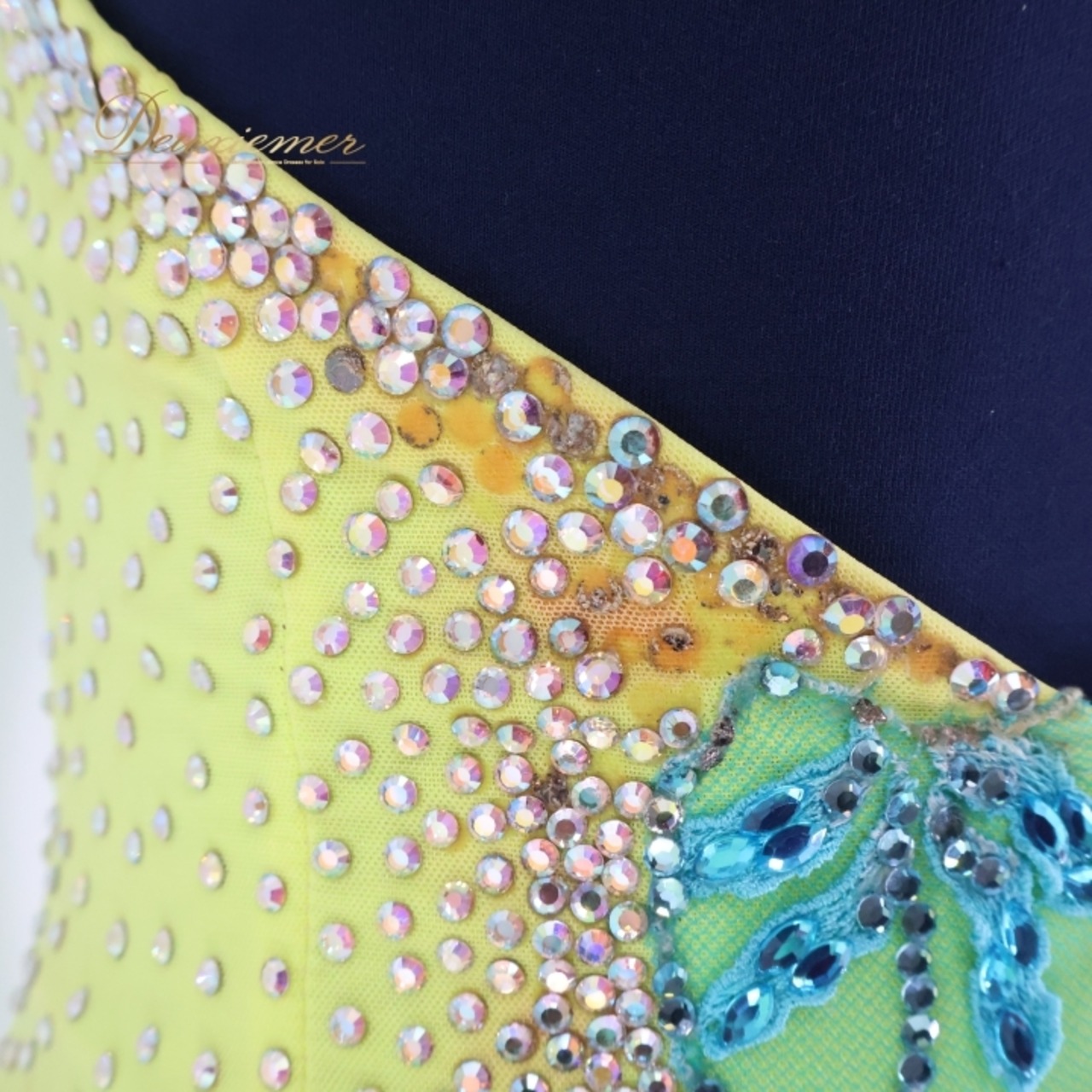 社交ダンス 衣装 エダスー edda hsu スタンダード ドレス スタンダードドレス ワンピース フロート デモ 蛍光 鮮やか 黄色 水色 青 グリーン系 イエロー系 競技 パーティ 発表会 フロア用 コスチューム  ダンス発表会 ダンス衣装 競技用ドレス キラキラ 豪華装飾 女性用ドレス パフォーマンス衣装 明るい色