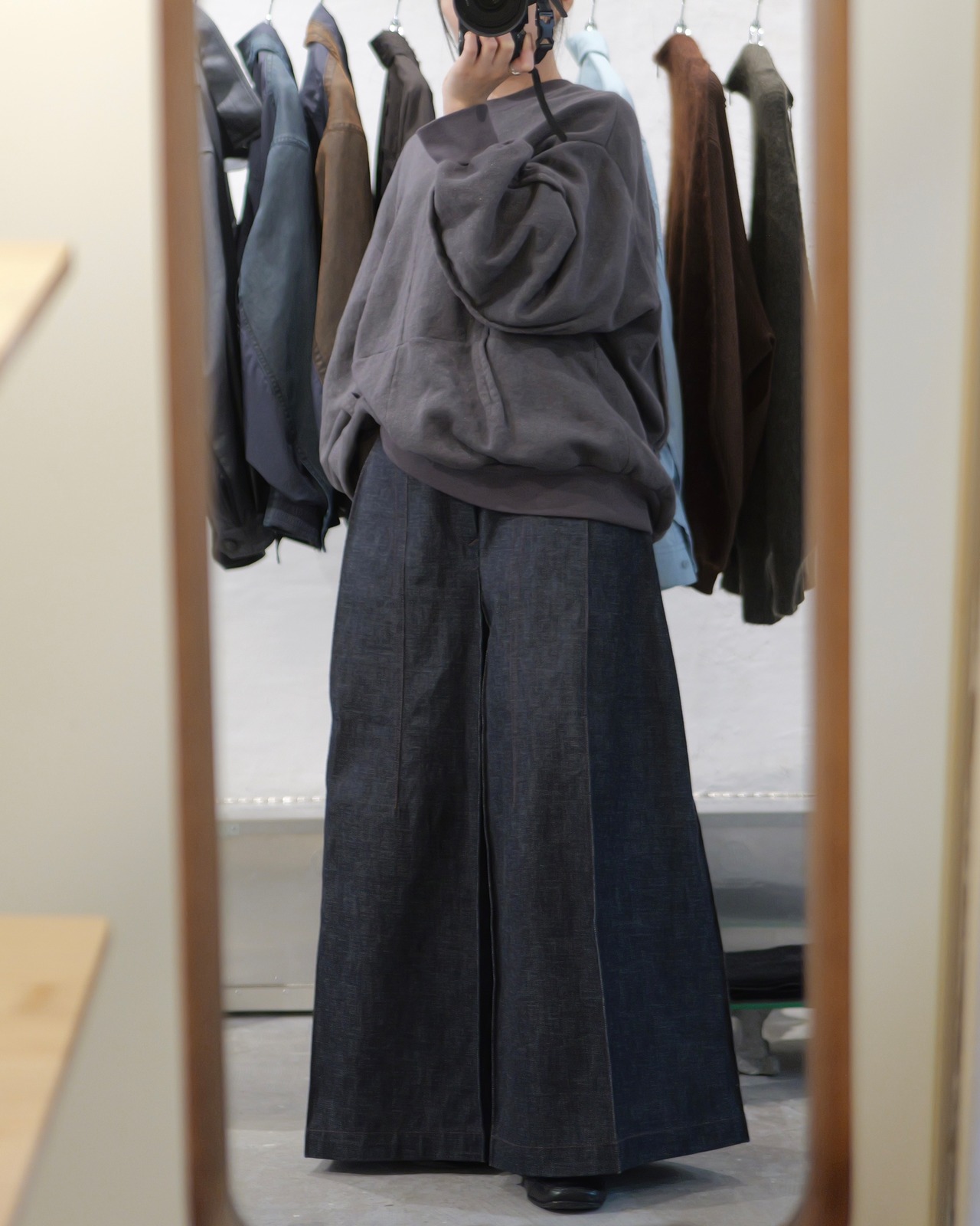 予約販売 | i’m here : - “BOX” DENIM PANTS ：Navy｜13.5ozリジッドデニム／箱型シルエット／1パーツ構成／スクエアシルエット／レザーパーツ