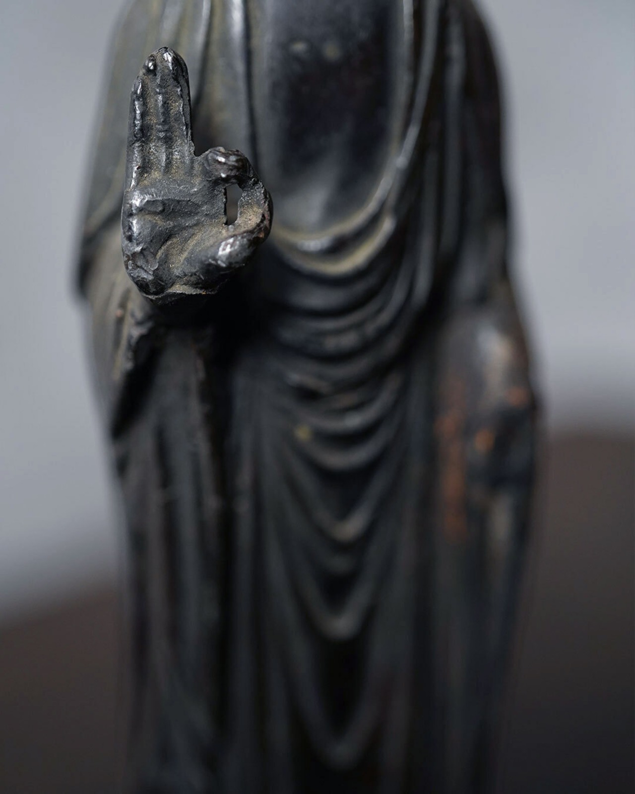 阿弥陀如来立像　金属
