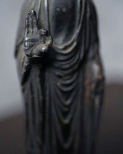 阿弥陀如来立像　金属