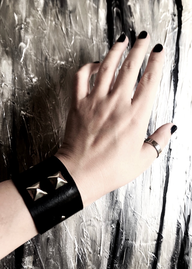 avant-garde genuine leather industrial bracelet from multiverse  　アバンギャルド　本皮革インダストリアルブレスレット　マルチバースの守り