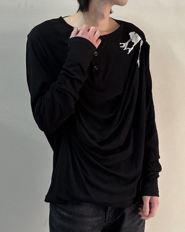 【26SS/Oscar Ouyang】CLAW DRAPE HENLEY LONG SLEEVE TEE