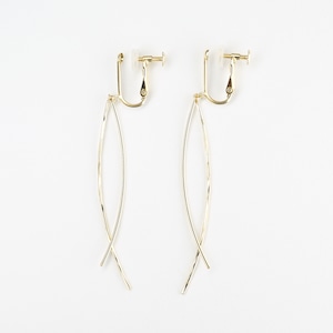 Gold swing earring