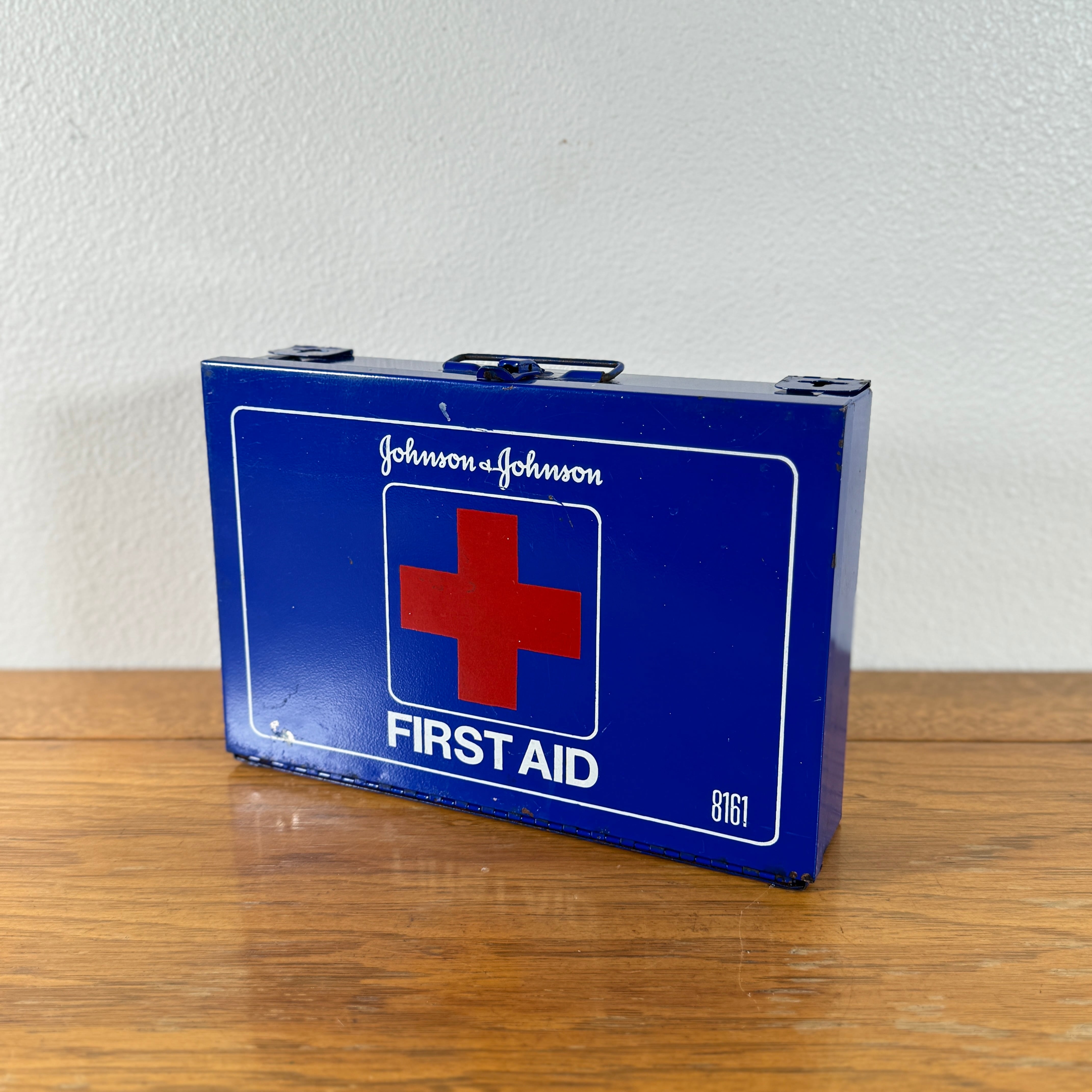 #1464 USA ビンテージ First Aid 救急箱 Johnson & Johnson メタルケース