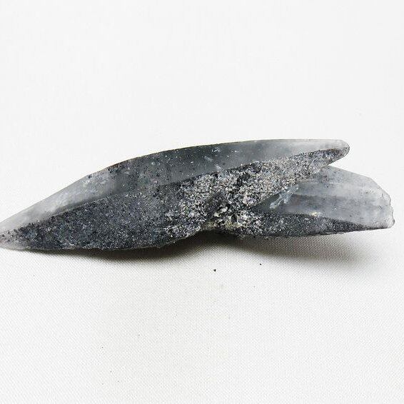 レーザークリスタル 水晶 クラスター 水晶 原石 スティブナイト 輝安鉱入り 一点物 172-3379