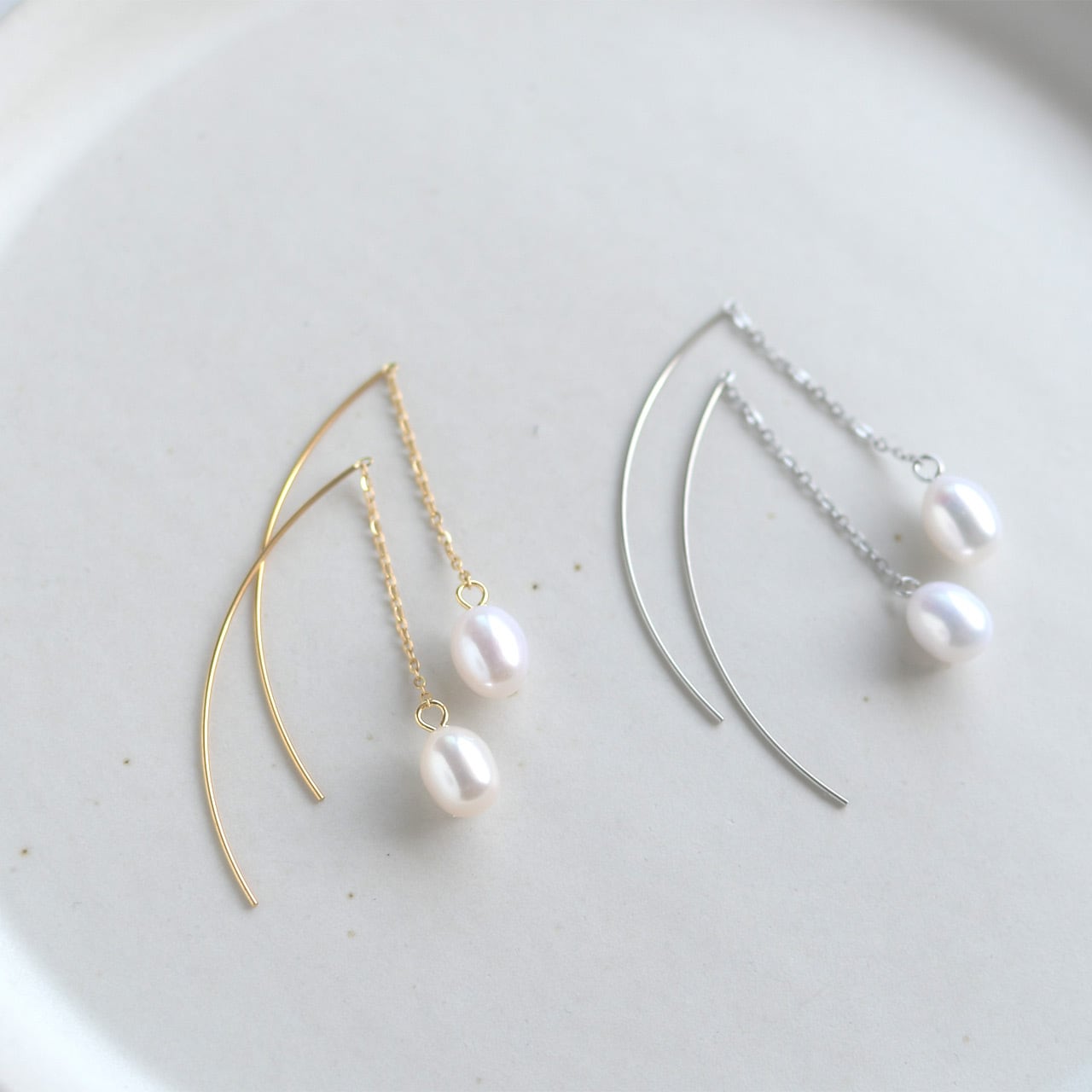 チェーン と カーブメタル の ピアス / 淡水パール オーバル アレルギー対応 ps-119