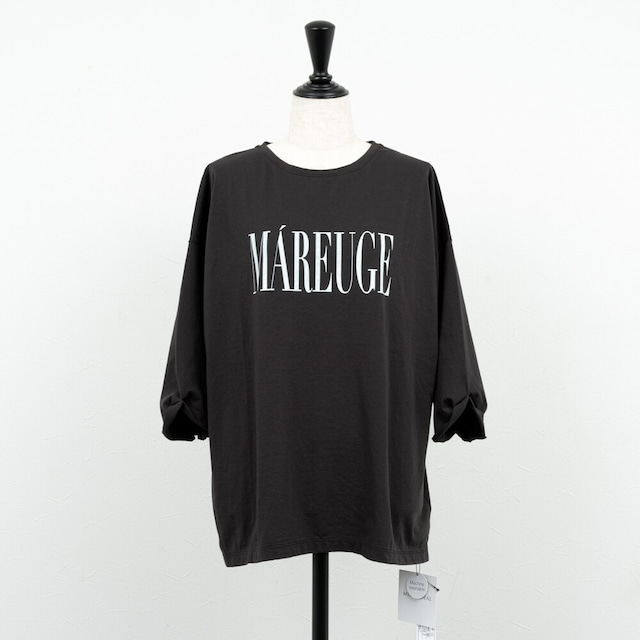 【MICA＆DEAL／マイカアンドディール】"MAREUGE"ロゴプリントTシャツ（チャコール）