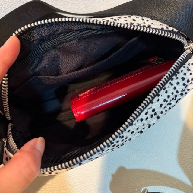 再入荷しました、人気のWOUF ミニショルダ