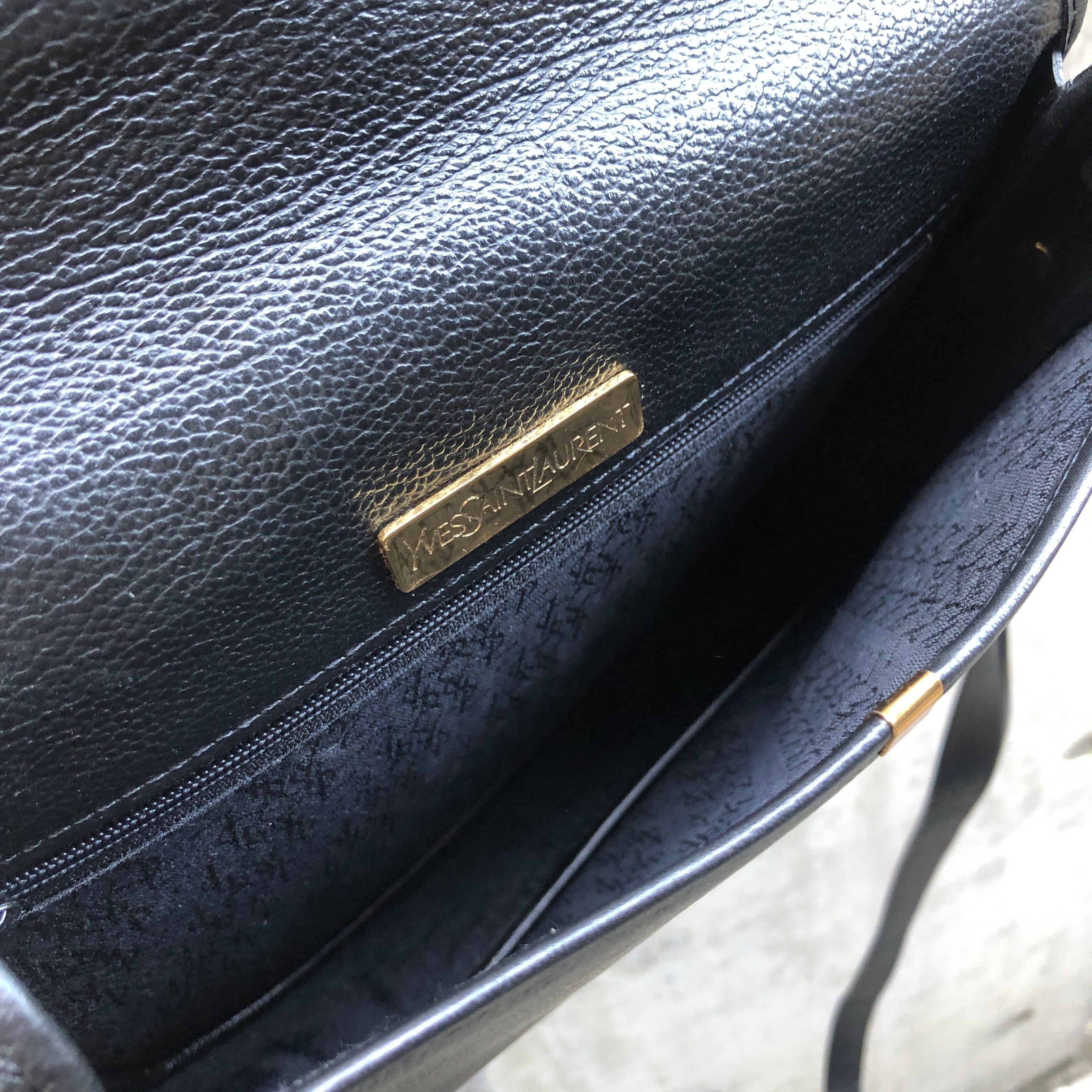 Yves Saint Laurent イヴ ・サンローラン YSLステッチ カサンドラ