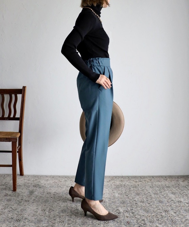 ウエストゴムテーパードパンツ