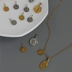 【ネコポス便】３点セット ネックレス  コインネックレス イニシャルチャーム 金属アレルギー 対応 アルファベットチェーン チェーン 45cm 60cm ネックレス ステンレス アクセサリー セット 2477