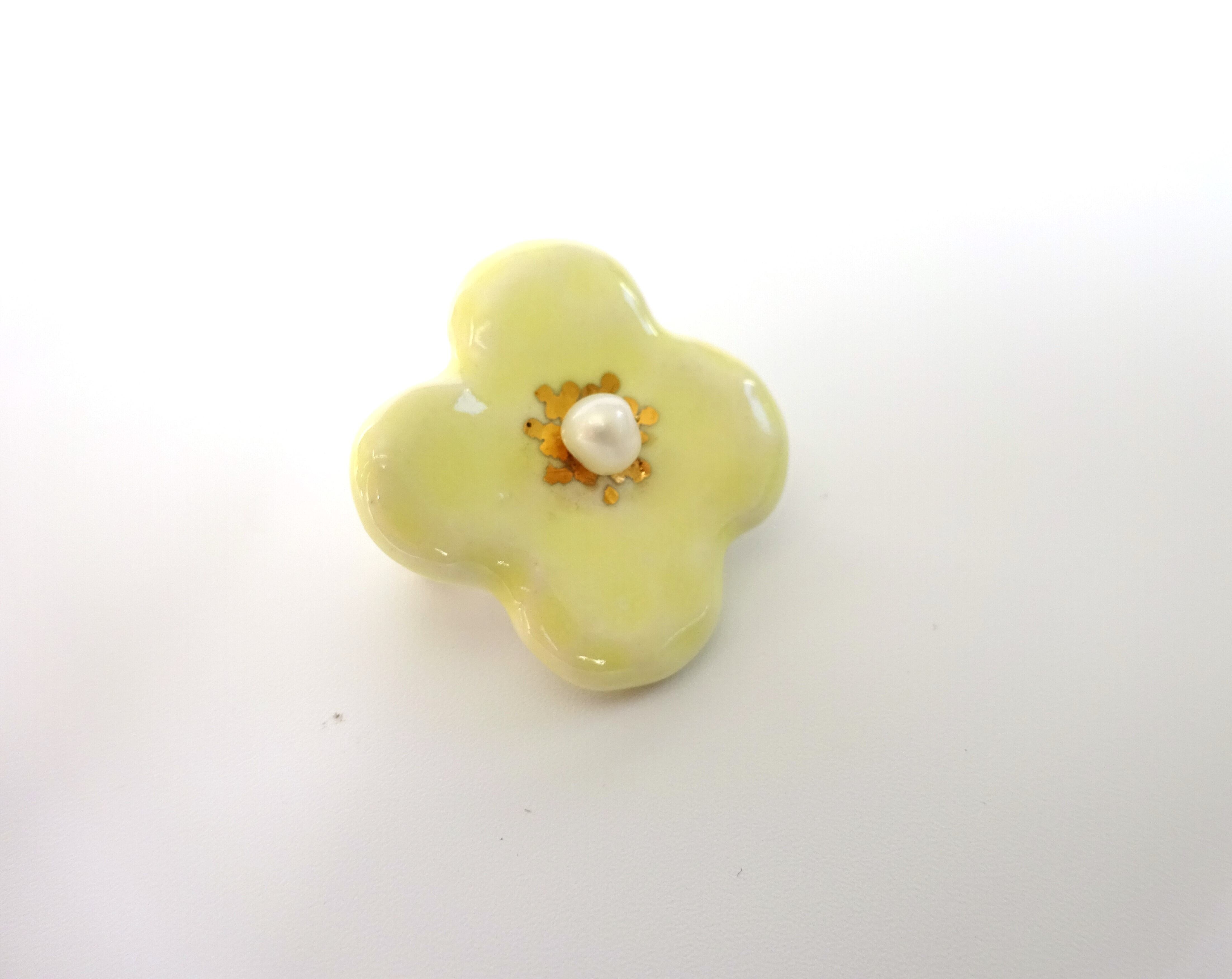 小さな花のbroach（クリームイエロー）