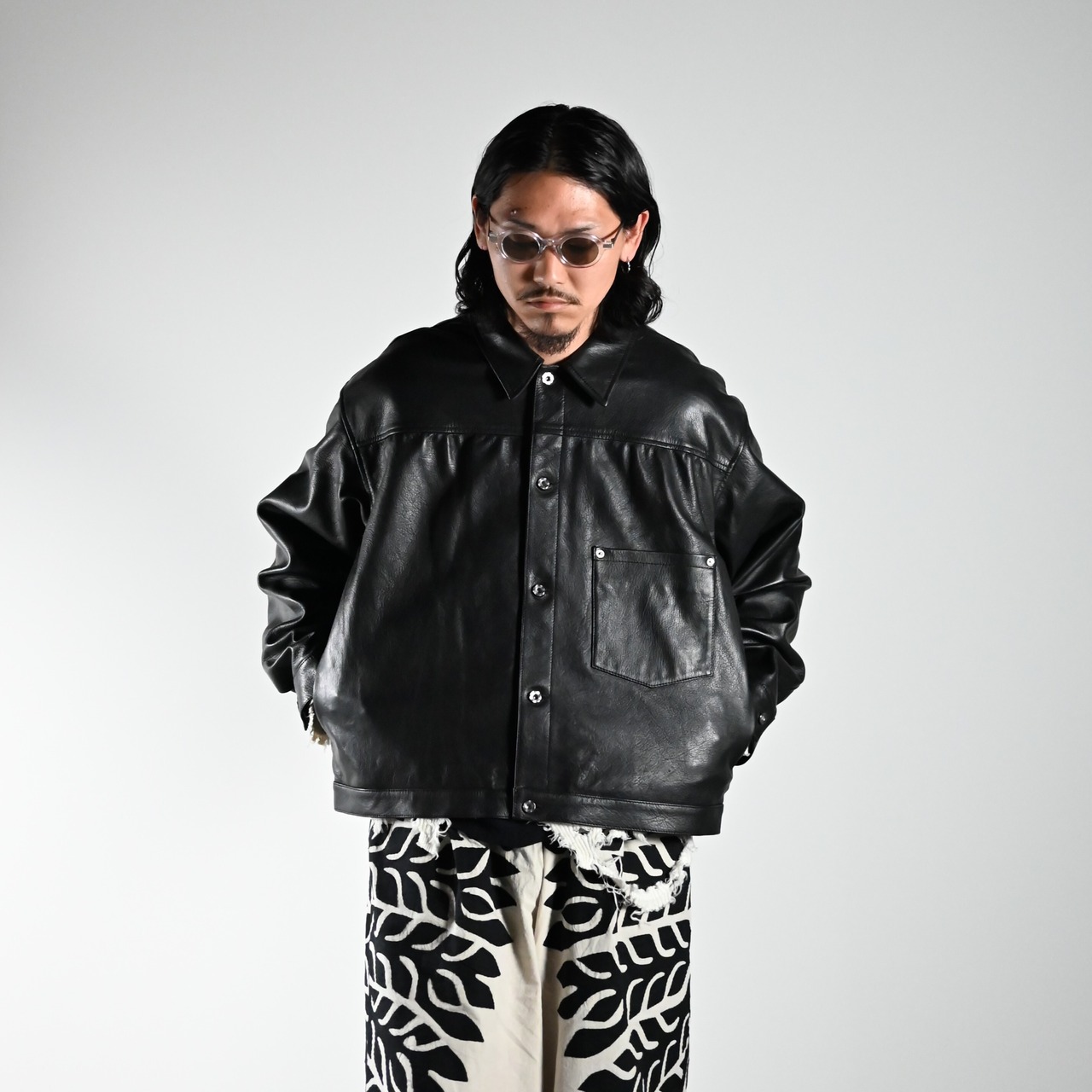 CCUの新作「TRUCKER JACKET」コーディネート