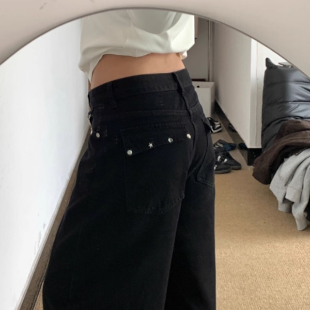 【送料無料】 ワイドパンツ フレア Aライン ロング ポケット ファスナー 装飾 スタッズ かわいい 大人可愛い 大人女子 綺麗 シンプル カジュアル 大人 上品 おしゃれ お洒落 こなれ感 ラフ コンサバ 着痩せ レディライク ヘルシー 無地 オールシーズン シーズンレス レディース 女性用 デート お出かけ 女子会 お呼ばれ 休日 お茶会 授業参観 着回し 普段使い ファッション コーデ スタイル 楽ちん デイリーユース オーバーシルエット 垢抜け 動きやすい ブラック 大人カラー モノトーン