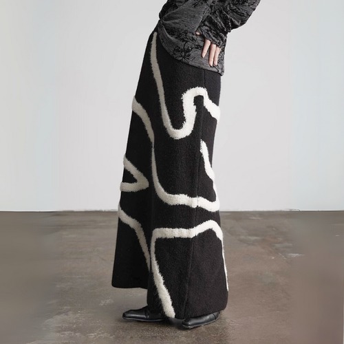 Abstract line textured maxi skirt C1302