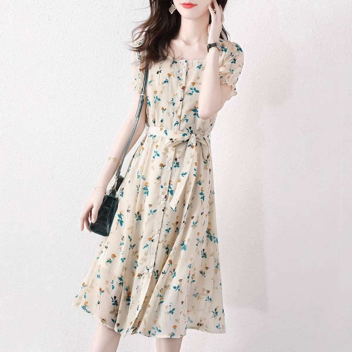 ワンピース レディース 花柄ワンピース フレアワンピース M L XL 2XL ミモレ ミモレ丈 半袖 スクエアネック シフォン ウエストリボン かわいい 大人可愛い きれいめ 上品 エレガント 清楚 フェミニン おしゃれ お洒落 綺麗 お嬢様 おとな ナチュラル こなれ感 ラブリー キュート ガーリー ロマンチック 抜け感 花柄 小花柄 フラワー 学生 通学 デート お出かけ 女子会 春 夏 20代 30代 40代 韓国 韓国系 着回し 普段使い 体型カバー ファッション コーデ インスタ映え 送料無料