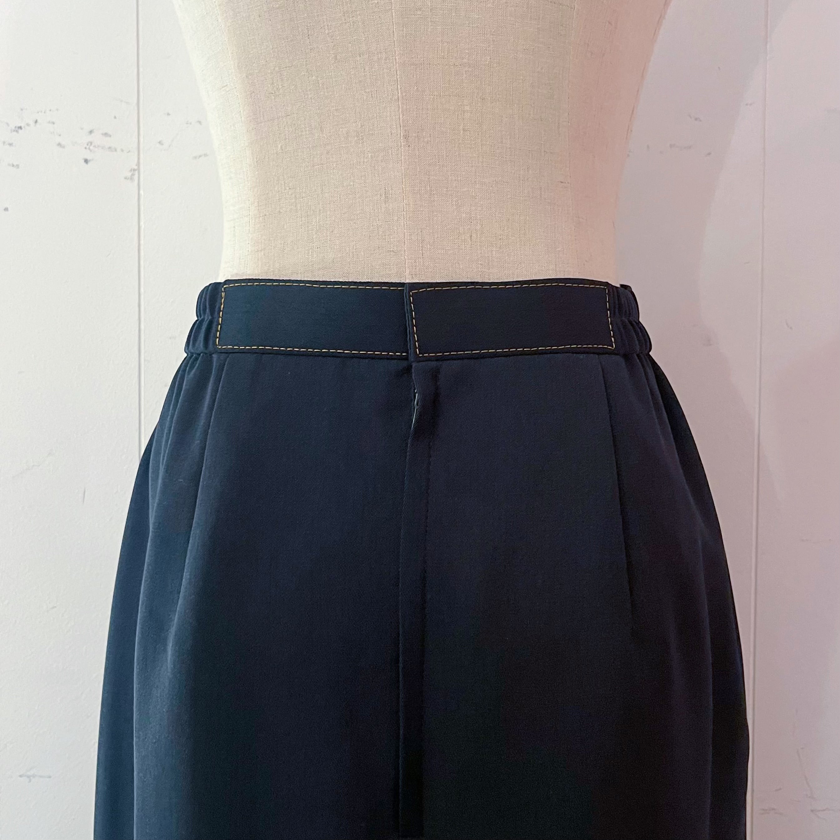 front slit button black skirt
