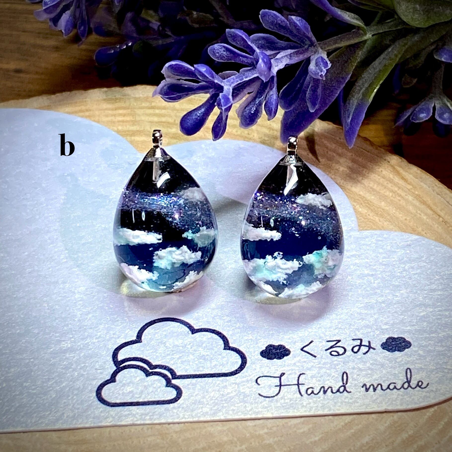 レジンピアス イヤリング 夜空と天の川 たまご型 15×12mm b
