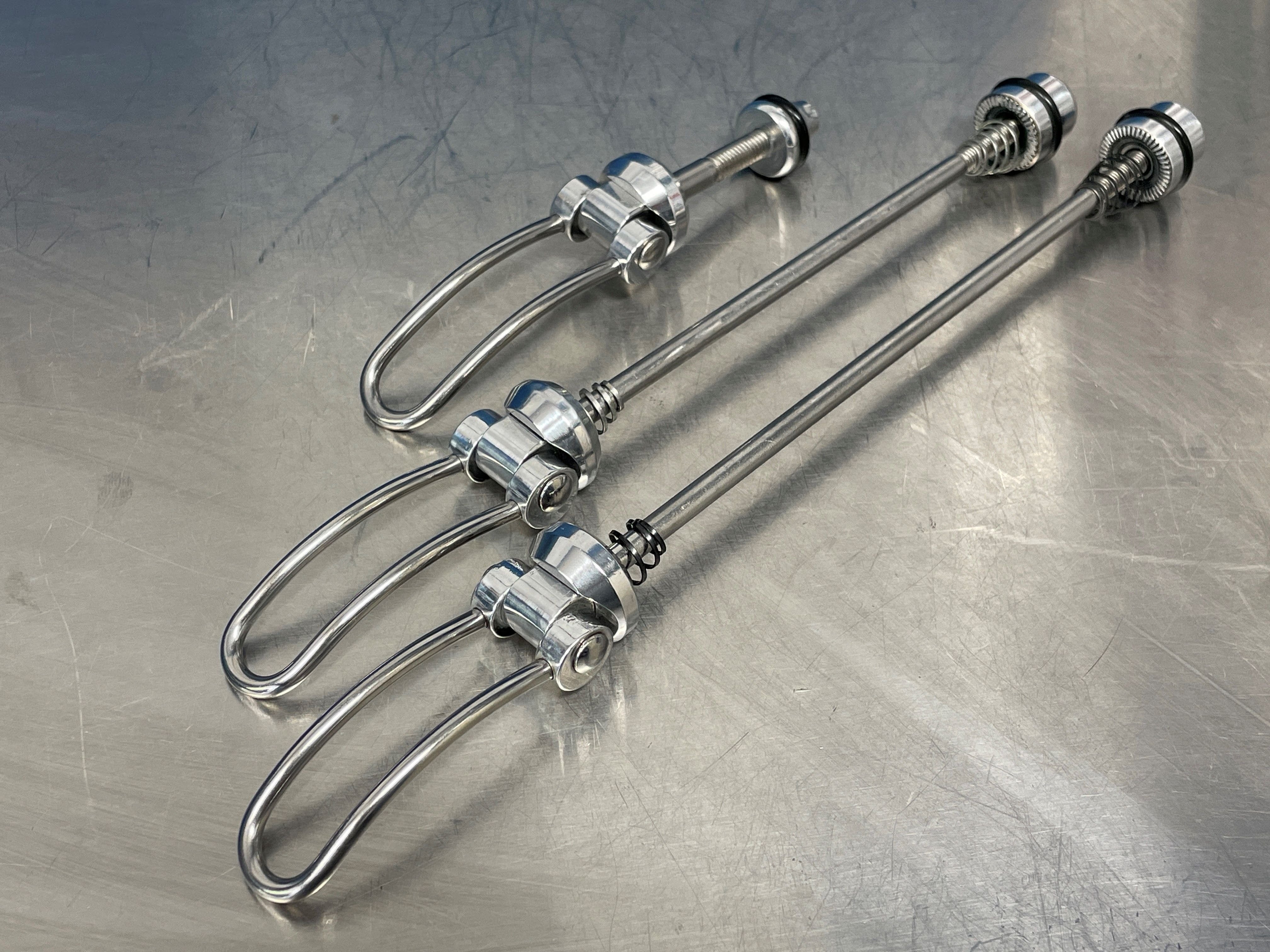 NOS UKAI Rims with Suntour hubs and Suntour quick releases | CALI