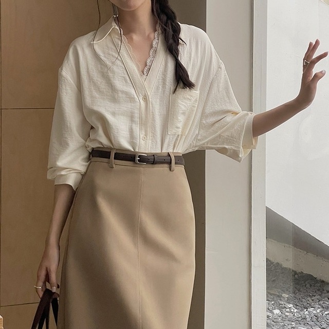 lace v-neck shirt〈2colors〉