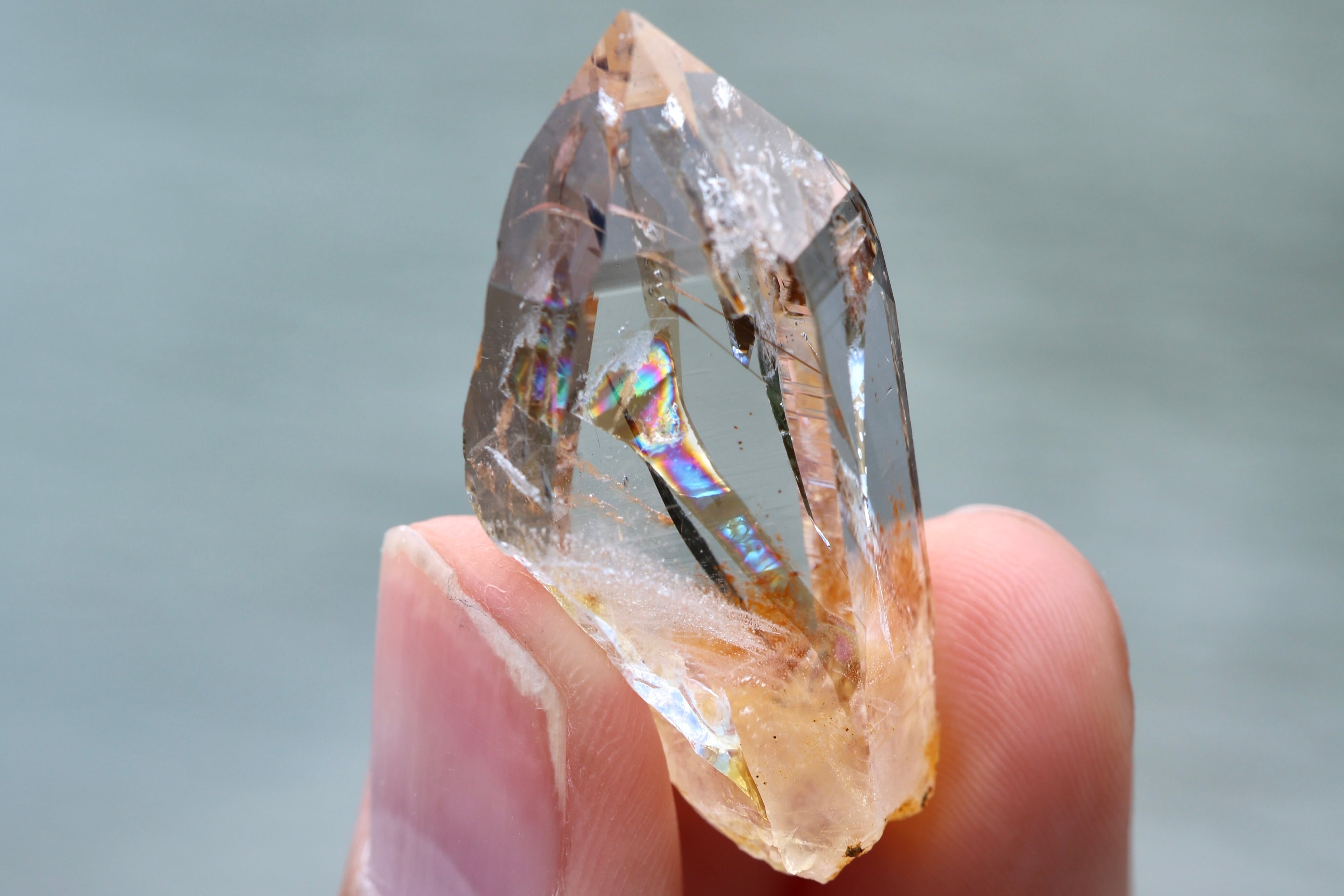ヒマラヤ水晶 ガネーシュヒマール産 虹入り