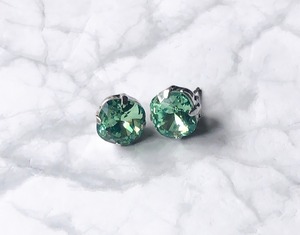 スワロフスキーのブリリアントなライムグリーンスタッドピアス Swarovski lime green stud earrings