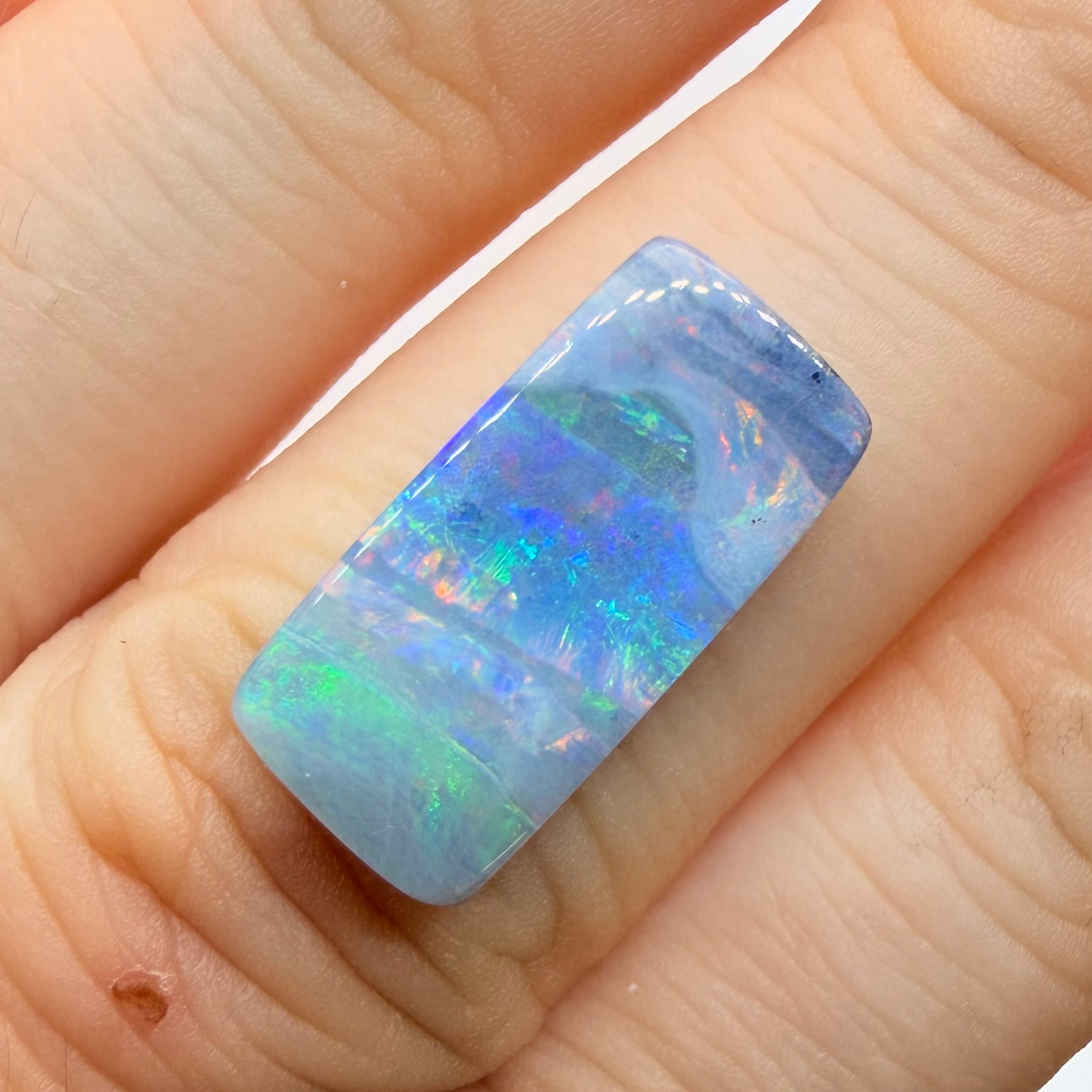 景色の見えるパーティカラーボルダーオパール