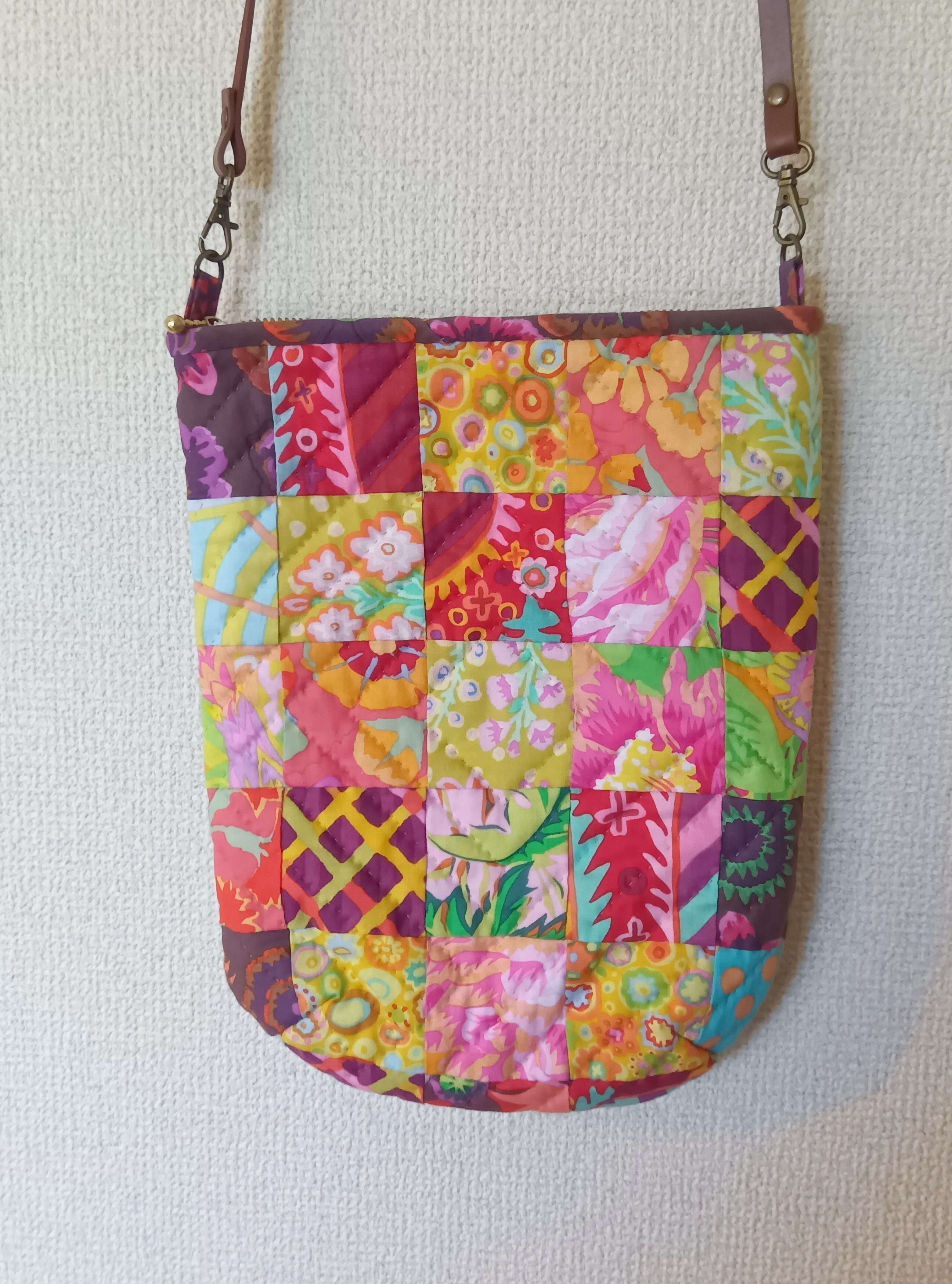 リクエスト＊ロラライハリス♡一面シルバーライン刺繍サコッシュ♡スマホポーチ♡ リクエスト＊ロラライハリス♡一面シルバーライン刺繍サコッシュ