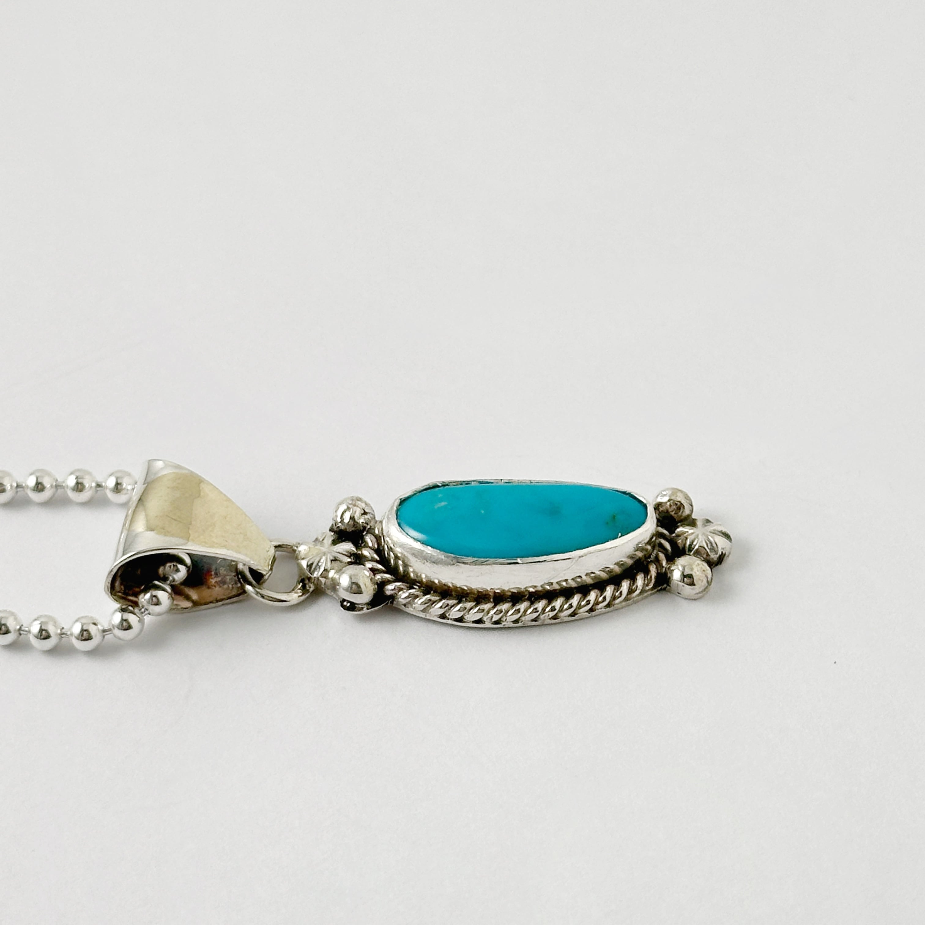 Indian Jewelry 》ROBERT MARTINEZ キングマン ターコイズ ペンダント