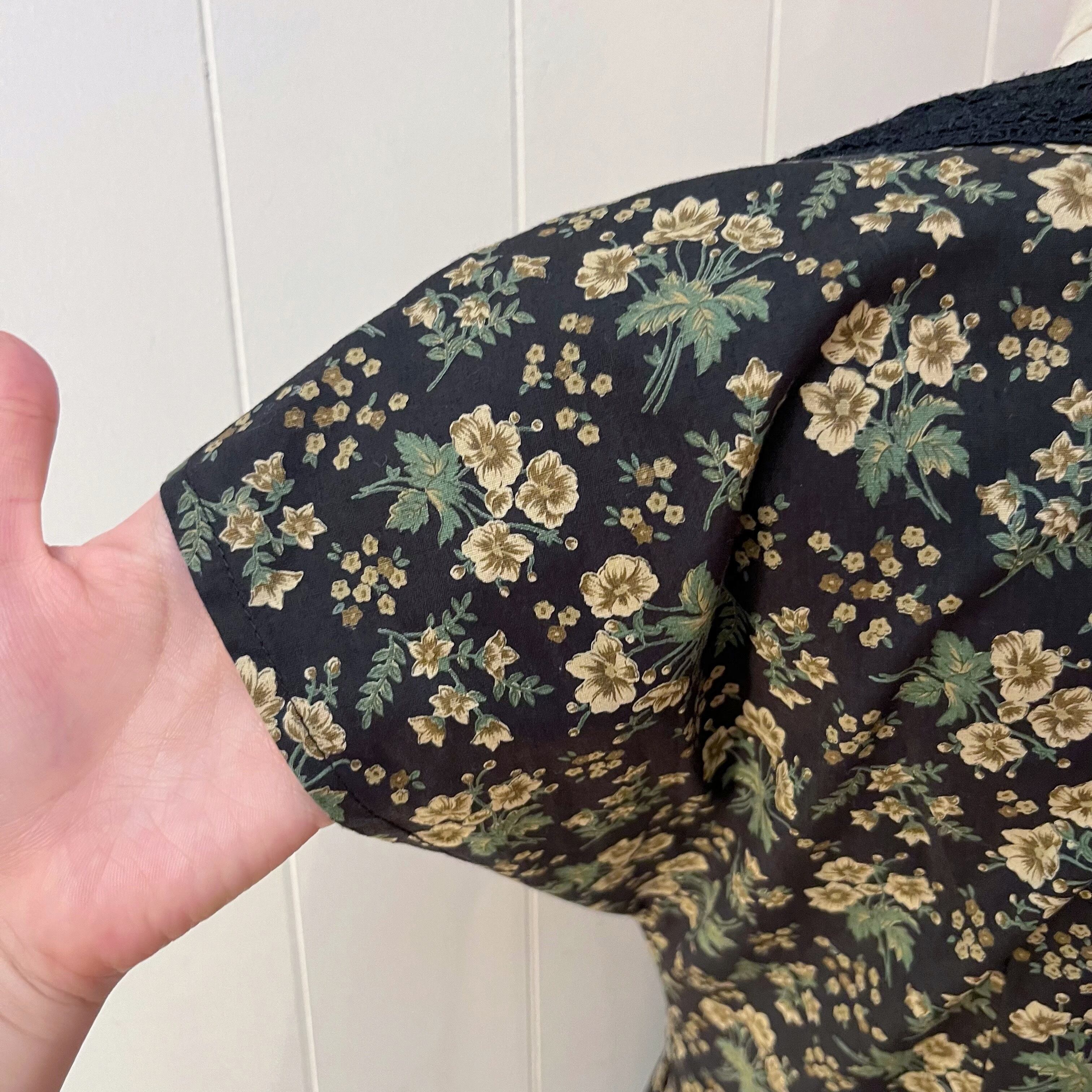 black lace flower tuck one-piece