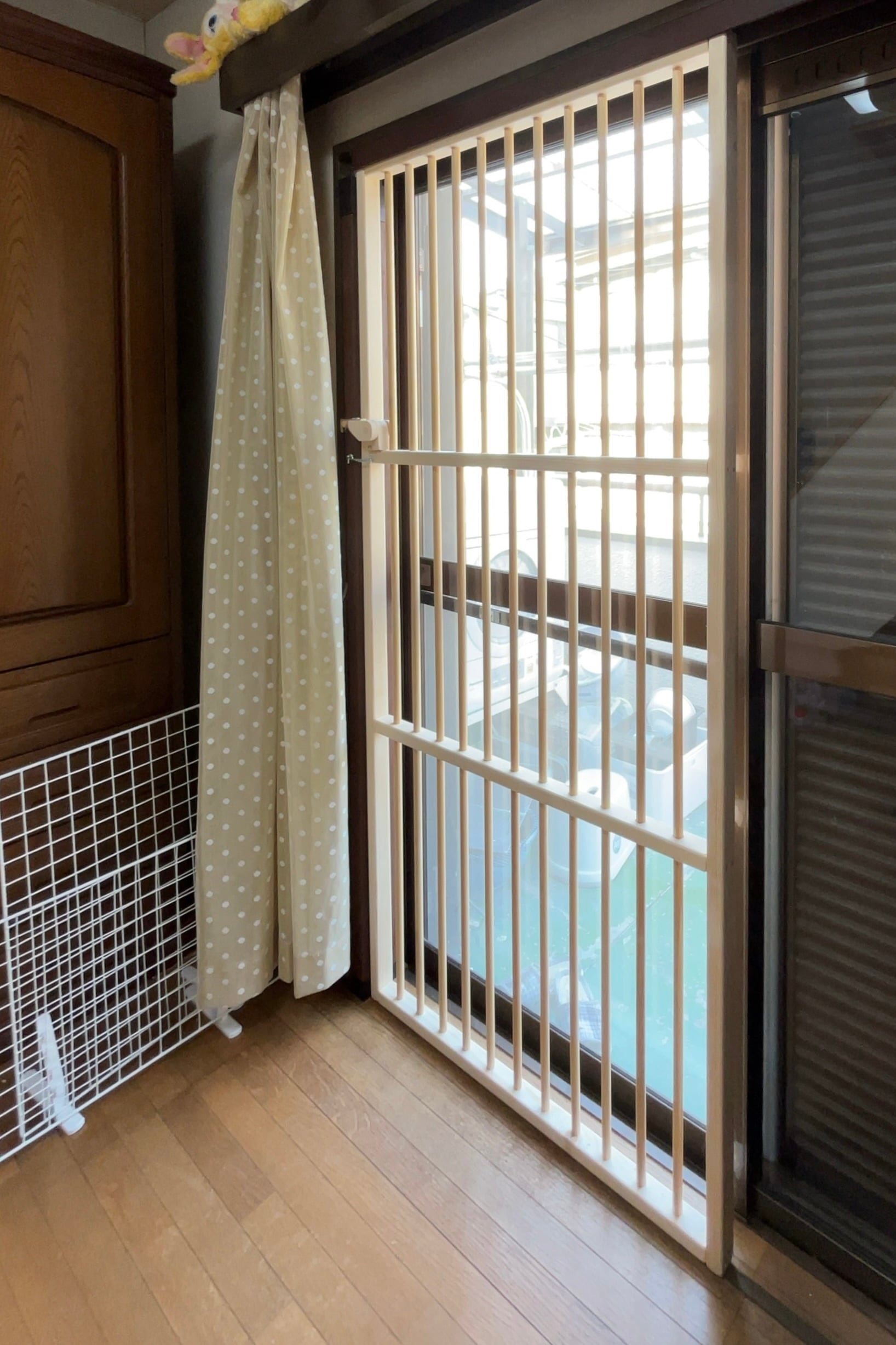 にゃんこフェンス 猫の脱走防止扉【掃き出し窓用】 引き戸の木製