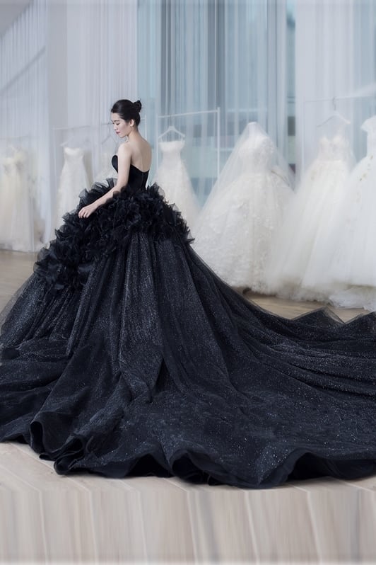 カラードレス 黒 ベアトップ ロングトレーン クラシカル 結婚式/披露宴  