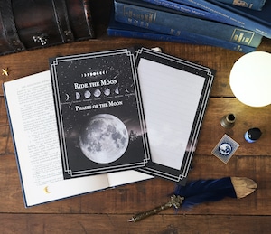 架空の洋書、月の事柄が描かれた "RIDE THE MOON" レターセット