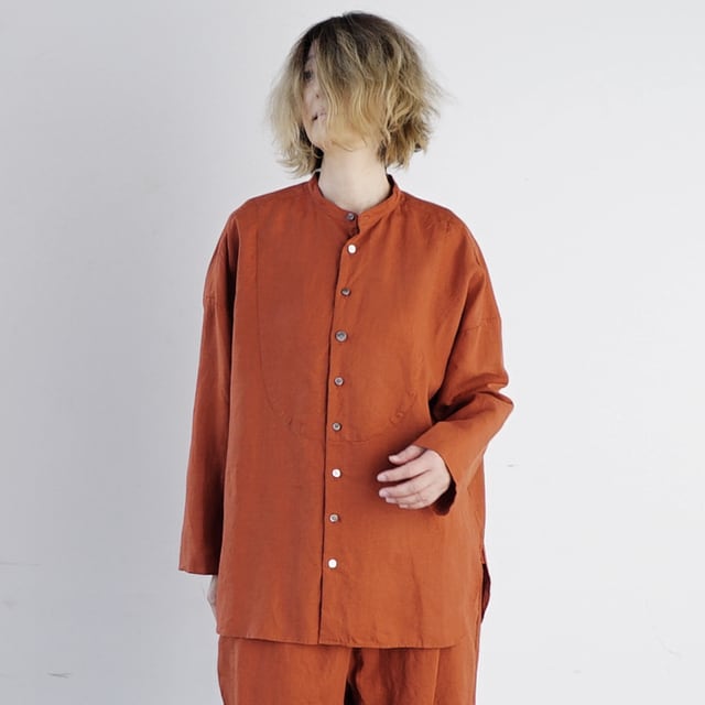 タリン、フレンチリネンシャツ、乾いた大地の赤茶色 | e & co