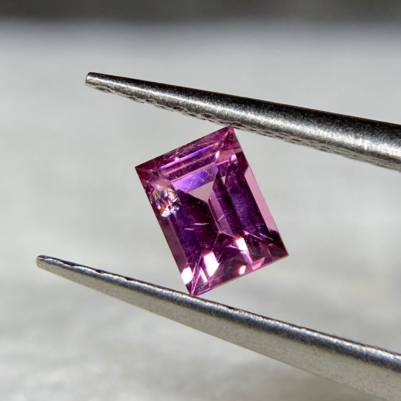 スピネル 長方形 訳あってお買い得  約3mm*3mm r-0014