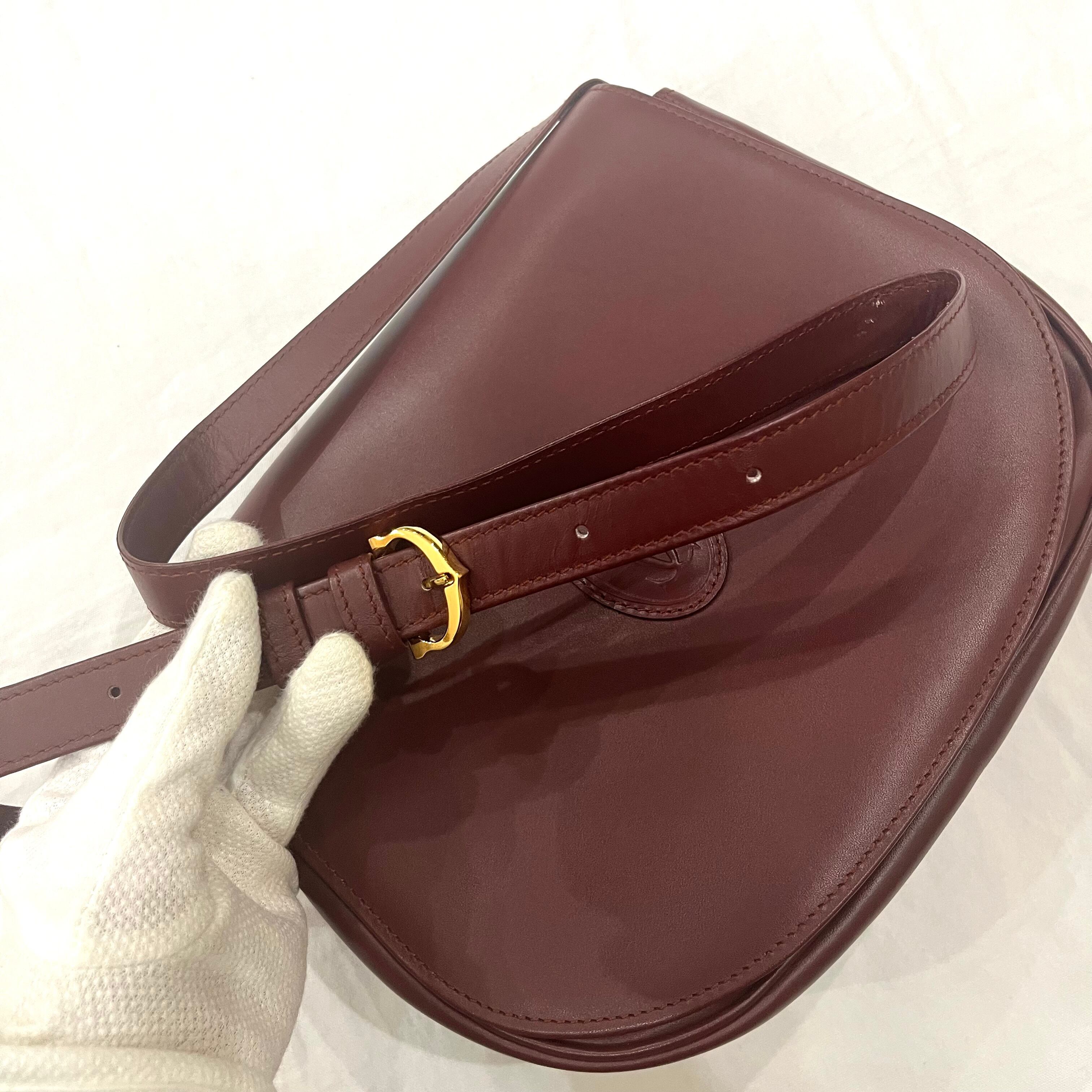 Cartier】2185 カルティエ レザーラウンドフルフラップ フロントC