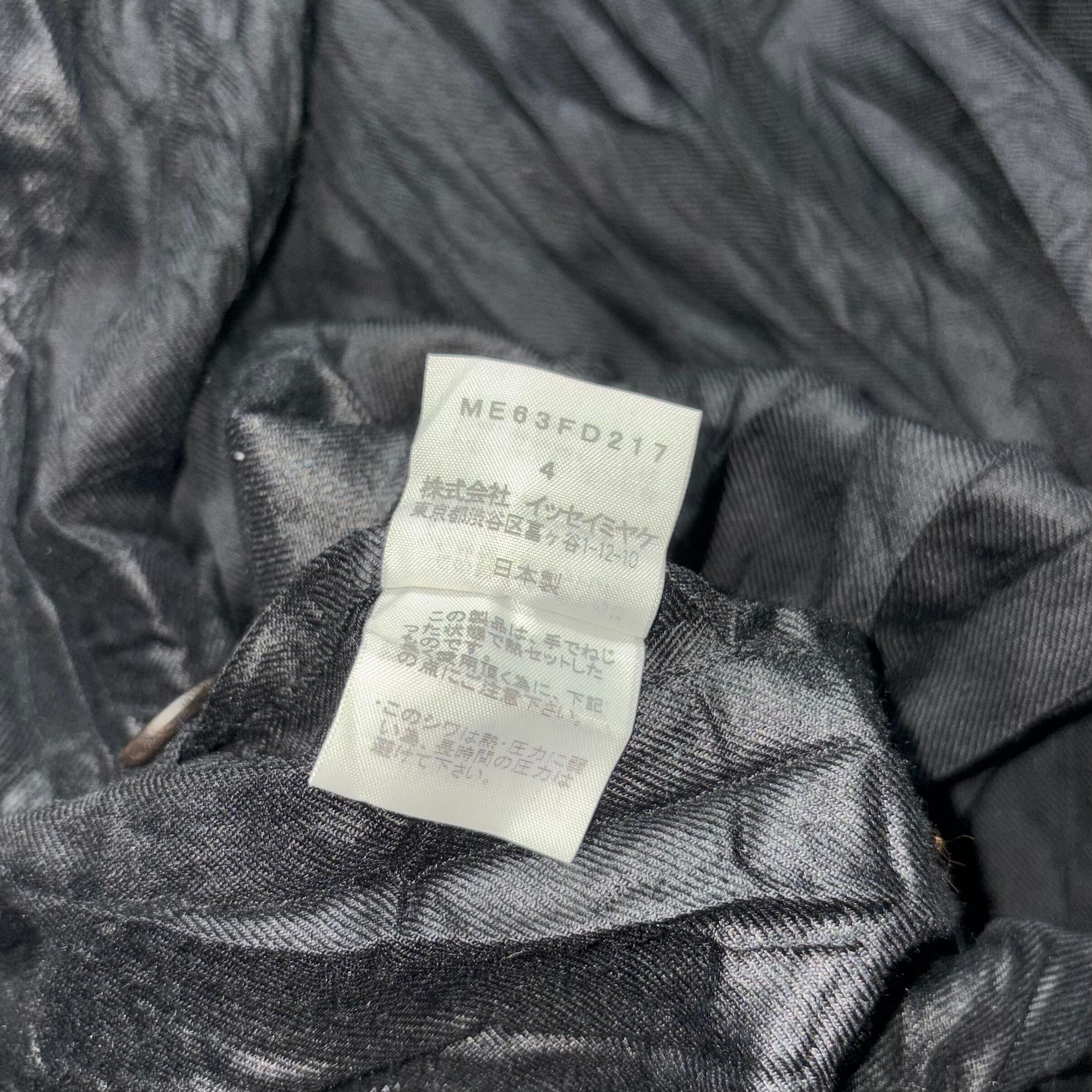 ISSEY MIYAKE MEN black pleats tailored jacket | NOIR ONLINE