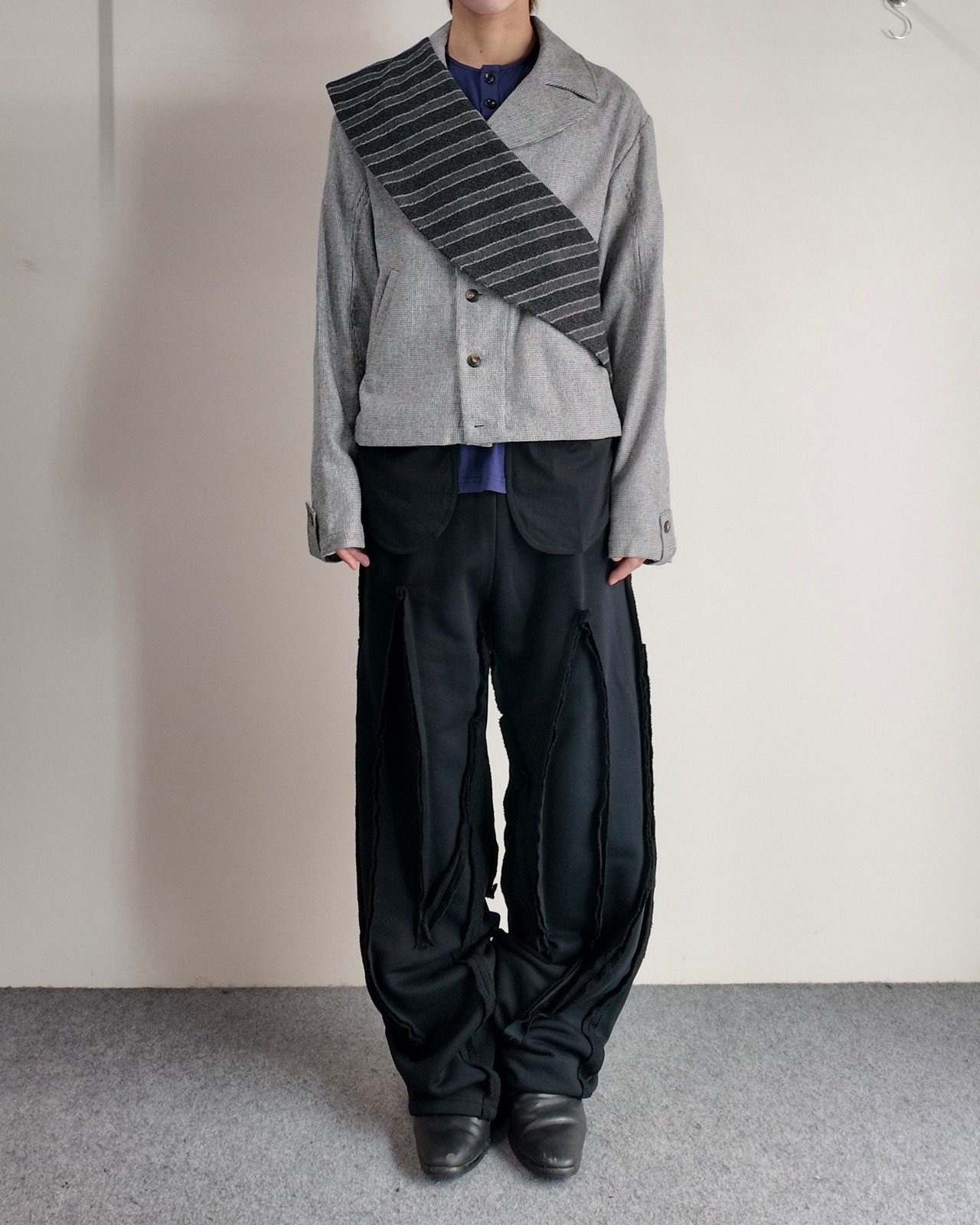 【26/AW STRONGTHE】GREY / SBAI TAILORED BIKER JACKET WITH DETACHABLE SASH SCARF