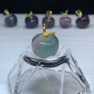 8.フローライトりんご・ペンダントトップ