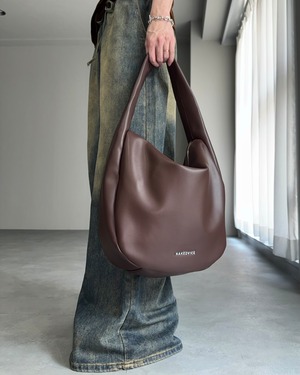 leather big shoulder bag / brown