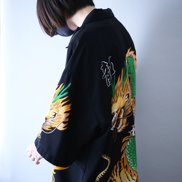 "龍×虎" dynamic graphic over silhouette h/s shirt