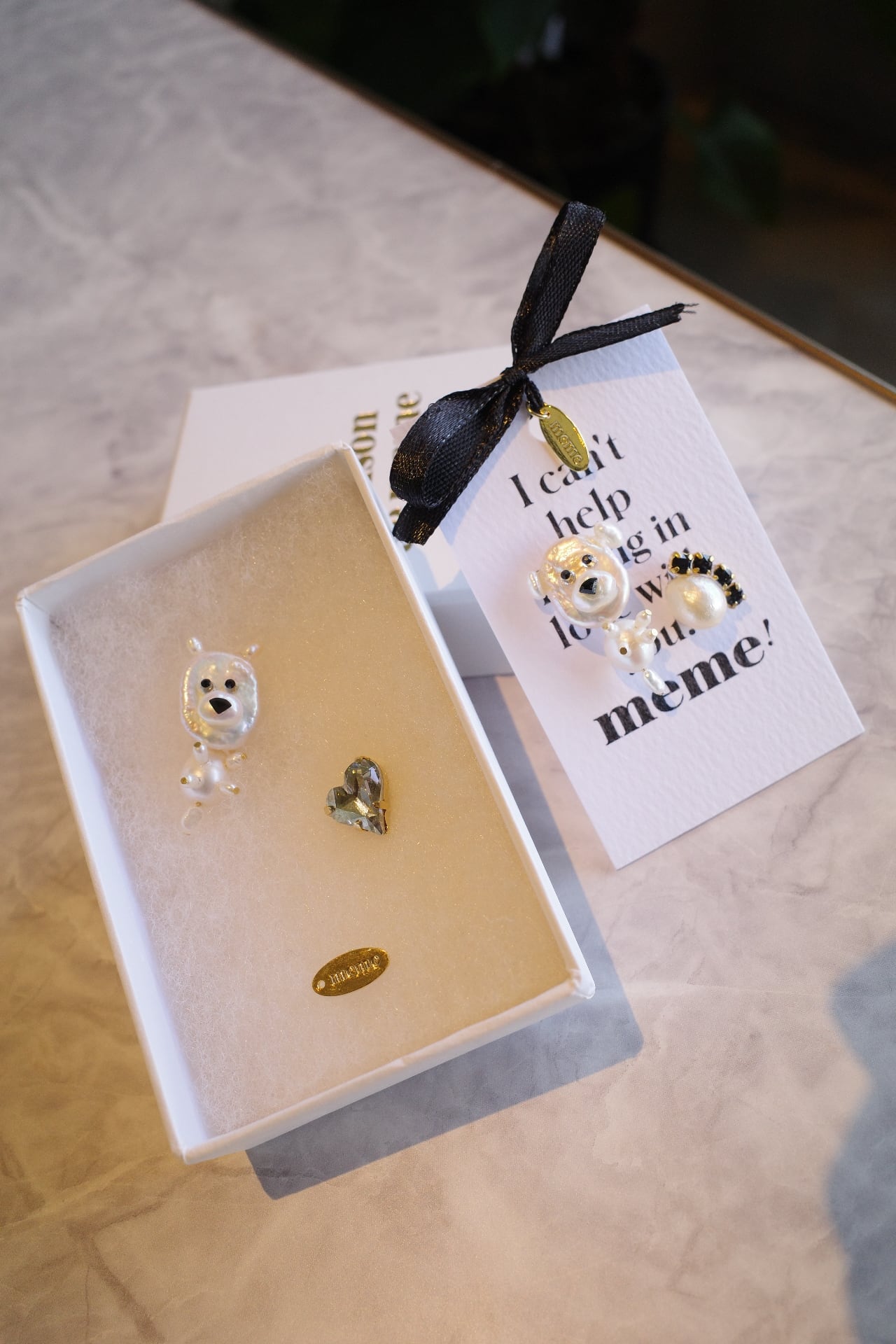 うわめづかいのSHIROINU | MEME ミーミー