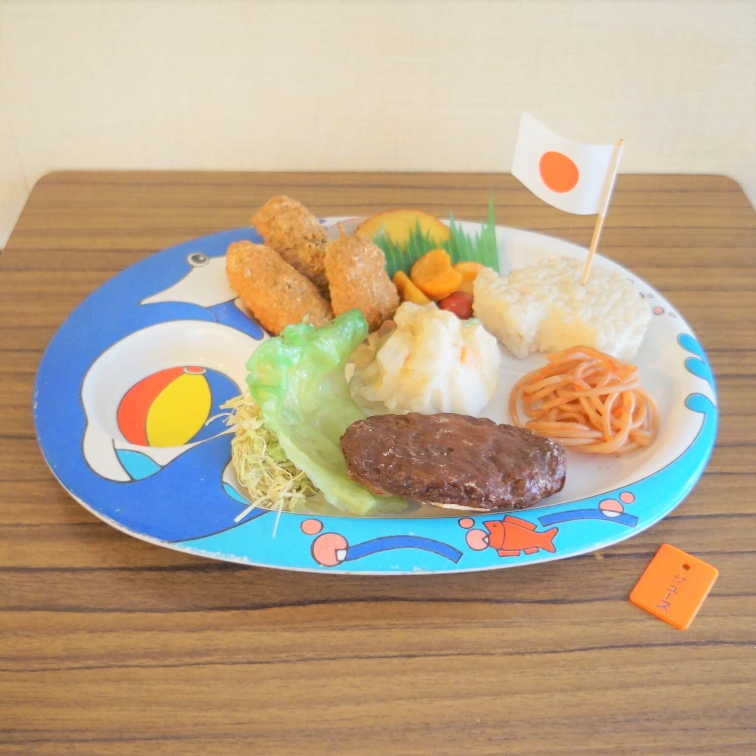 お子さまプレートの食品サンプル(食券プレートつき)
