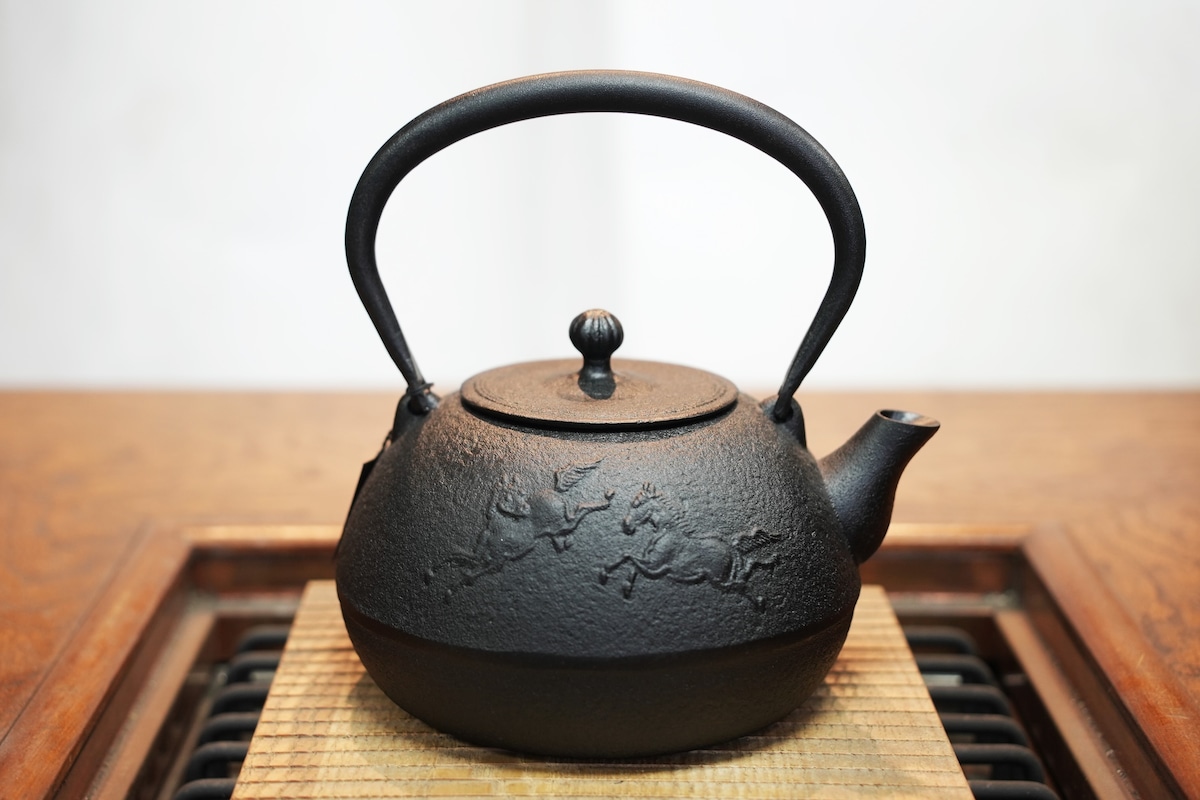 受注生産品)南部鉄器 鉄瓶 平成丸馬肌 1L | 1848年創業 南部鉄器工房及 