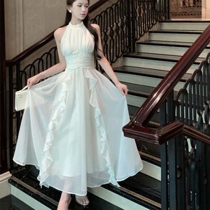 【送料無料】 ロングドレス 衣装 マキシ丈 フリル Aライン フレア プルオーバー ハイネック 薄手生地 エレガント 可愛い 大人可愛い きれいめ シンプル カジュアル シック コンサバ 華やか 大人 上品 おしゃれ お洒落 主役級 こなれ感 高見え 高級感 フェミニン 無地 夏 30代 40代 レディース 女性用 結婚式 二次会 パーティ 演奏会 着回し ファッション コーデ 美脚 脚長 定番 垢抜け 存在感 ホワイト 大人カラー