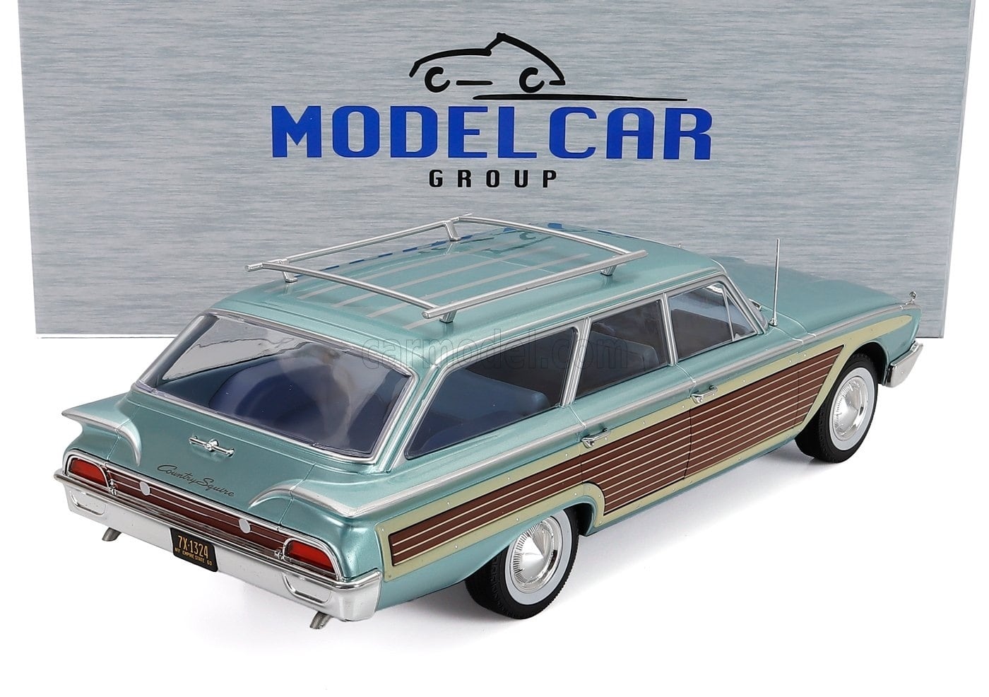 ミニカー アメ車 1/18 LTD カントリー スクエア MCG 1/18 FORD USA LTD