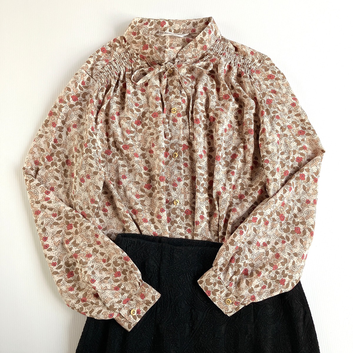 used レトロ 小花柄 リボンブラウス 古着 ヴィンテージ vintage | 古着 