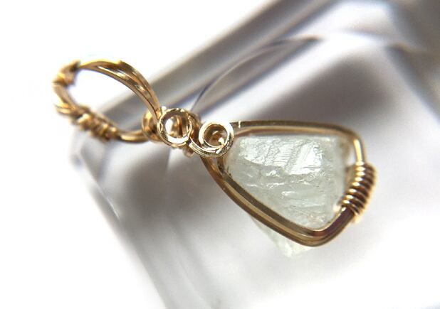 高波動 フェナカイト ペンダントトップ高品質◇ロシア産証明書付き