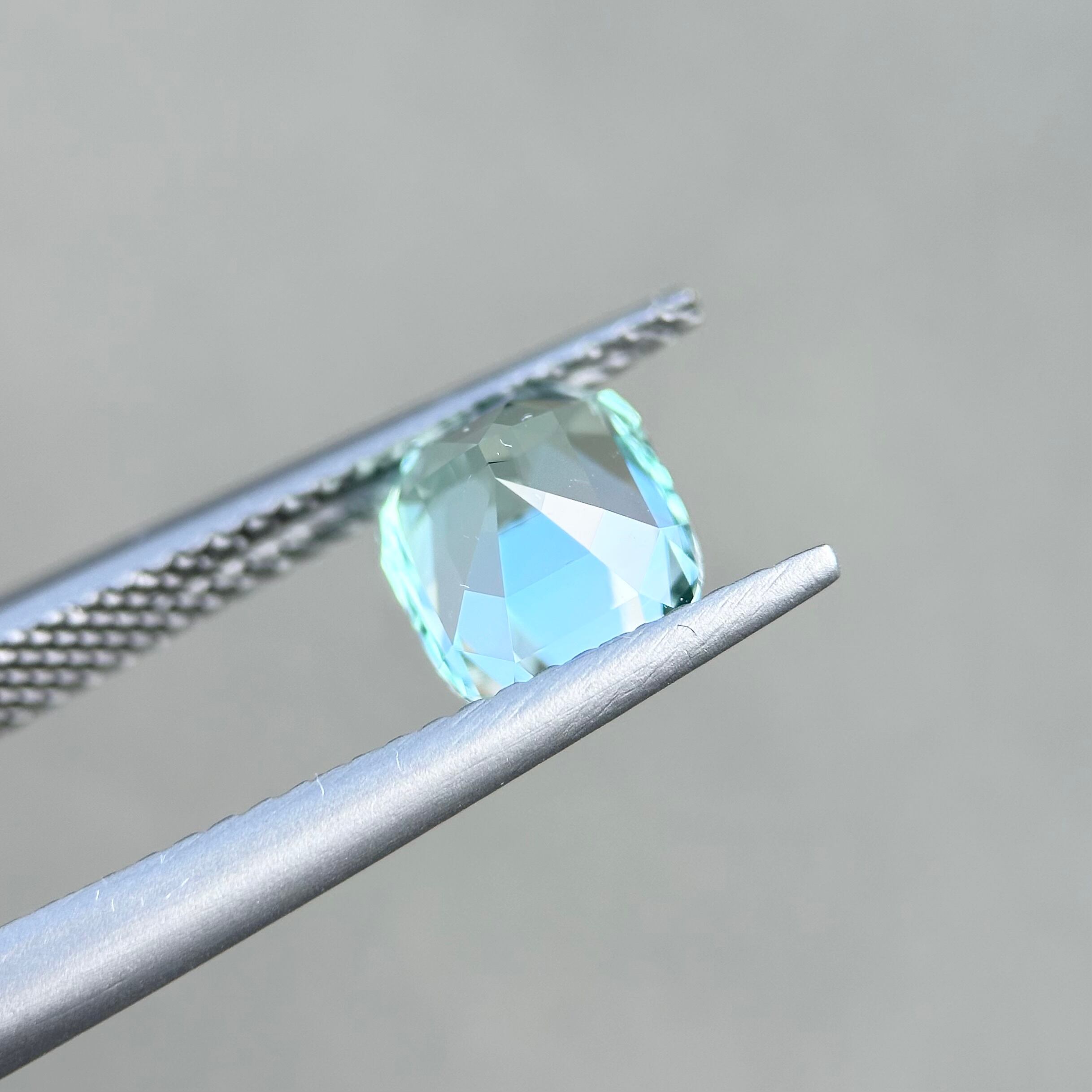 アイスミントトルマリン クッション 7.2x6.1x5.0mm, 1.58ct