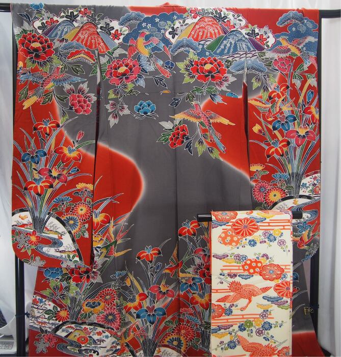 振袖セット】紅型染めの百花と山野・鳳凰柄の振袖 | ひふみ屋 振袖セット】紅型染めの百花と山野・鳳凰柄の振袖 | ひふみ屋